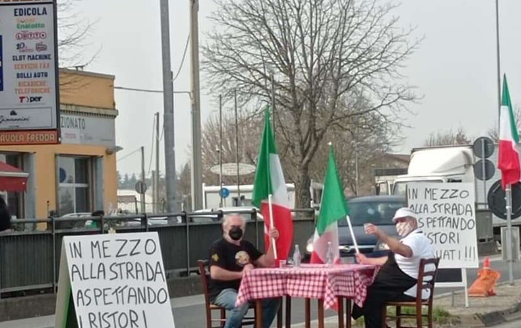 Proteste al Piratello: Ristoratori “apparecchiano” in strada