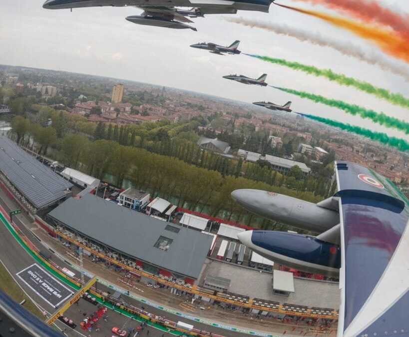 È FORMULA spettacolo: e le FRECCE incantano IMOLA