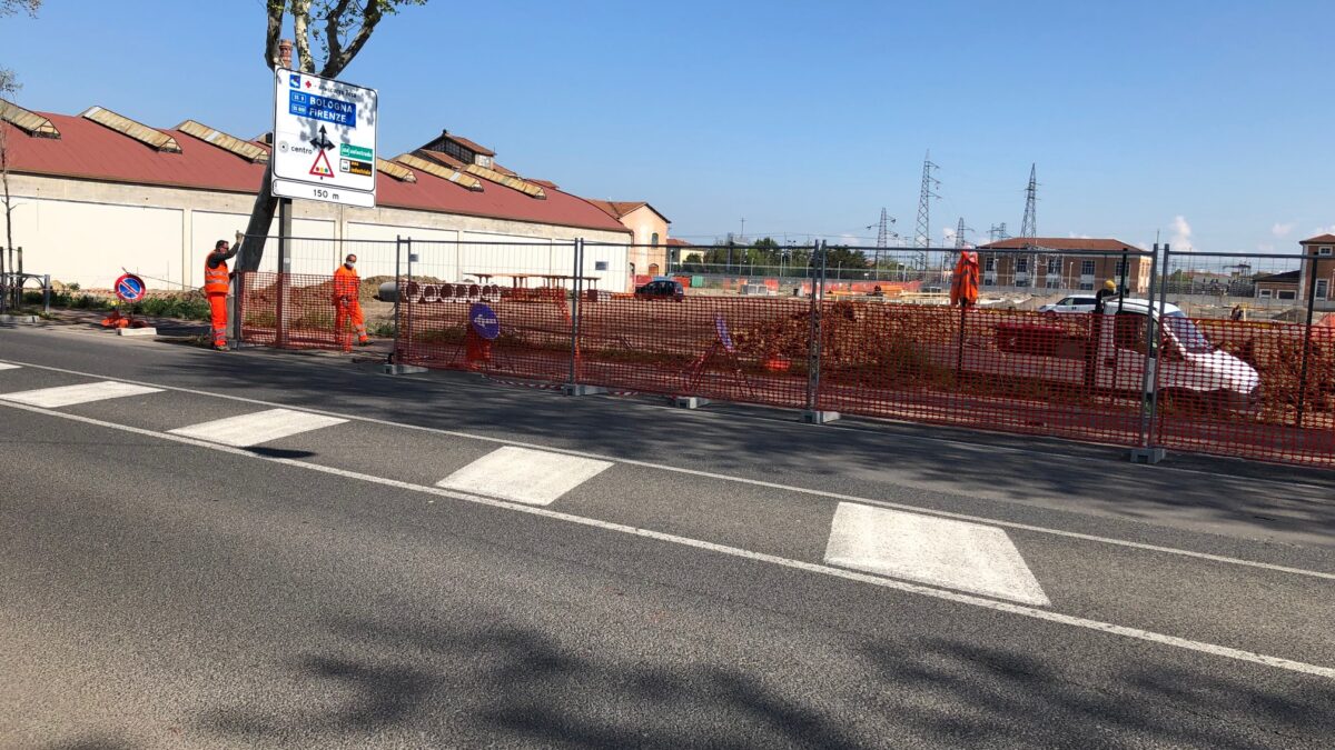 VIA MARCONI, ciclabile chiusa senza segnaletica?