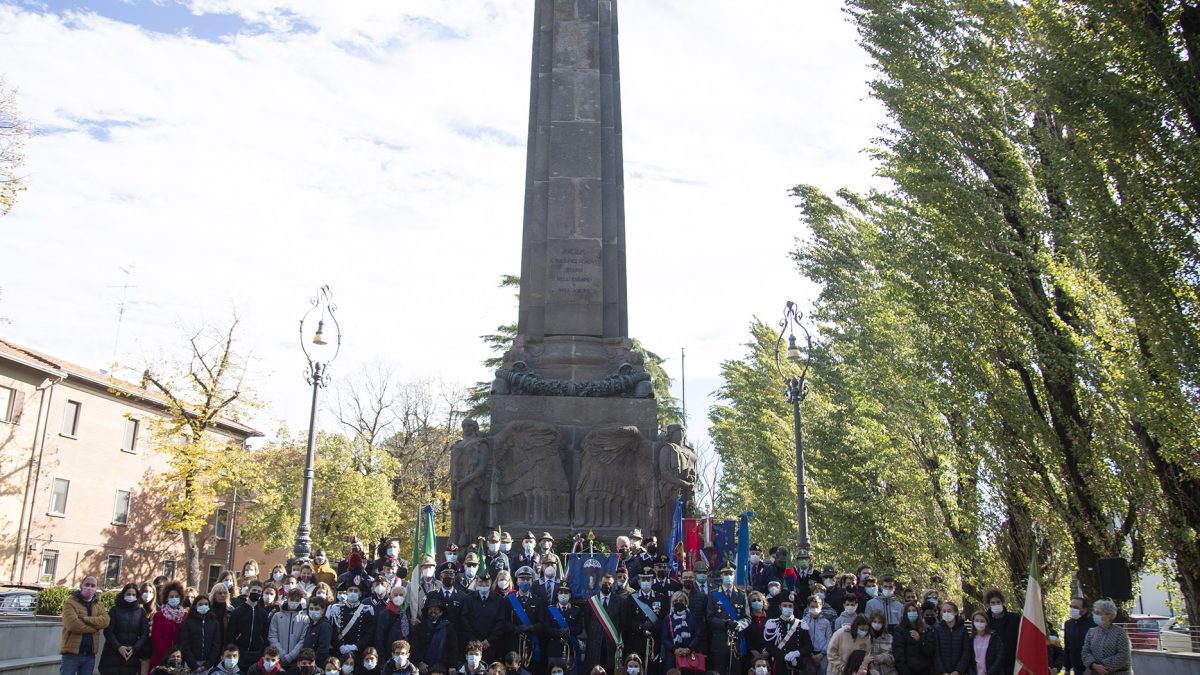 FORZE ARMATE, partecipata commemorazione al Monumento ai Caduti