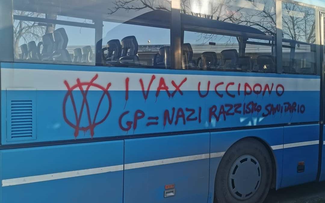 NO VAX, PRESI DI MIRA SCUOLABUS E SEDE LEGHISTA