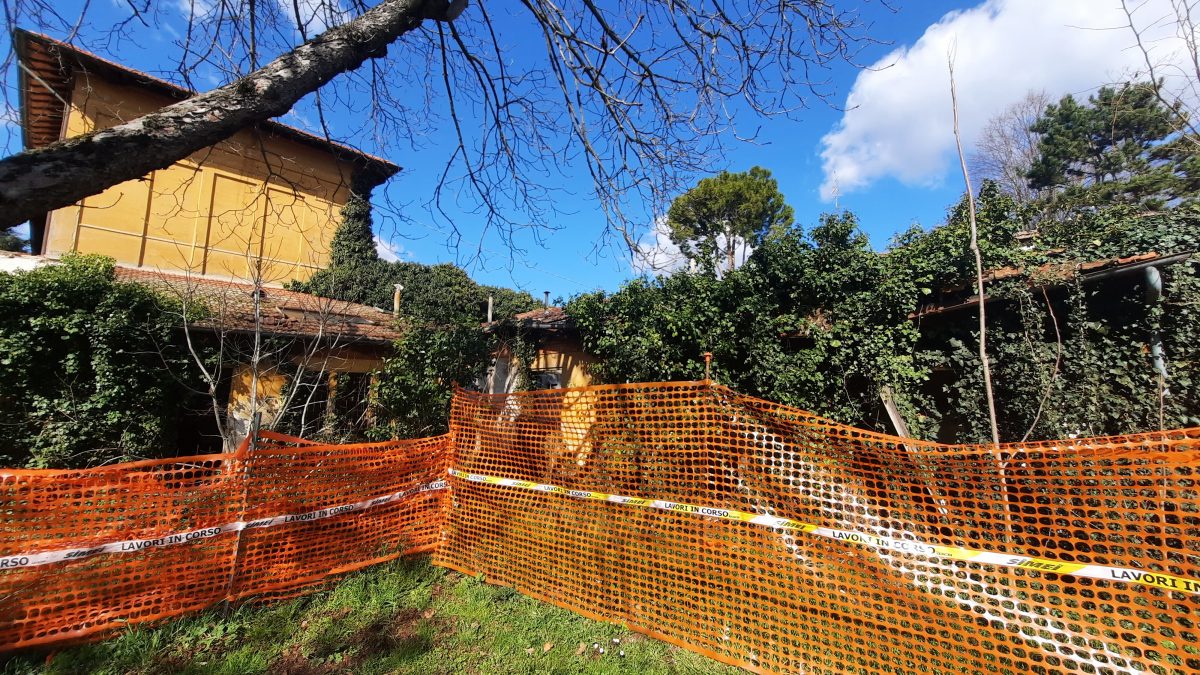 OSSERVANZA,RIPARATA RECINZIONE ALLE EX BOTTEGHE