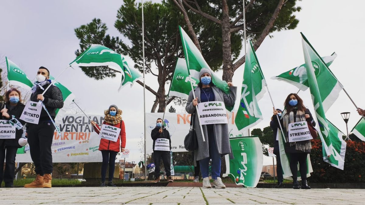 SANITÀ,PRESIDIO DI FIALS DAVANTI ALL’OSPEDALE