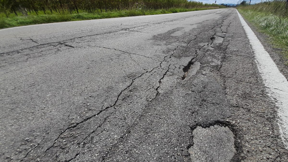 “VIA LUGHESE TROPPO PERICOLOSA, QUEL TRATTO È DA ASFALTARE”