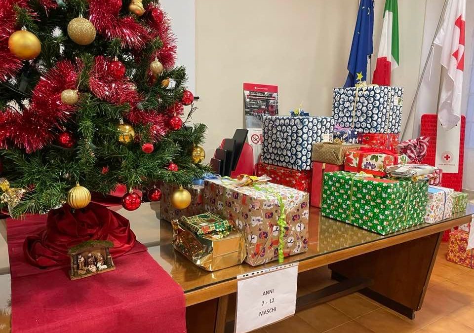 SOLIDARIETÁ IN CAMPO CON LE “SCATOLE DI NATALE” DELLA CRI