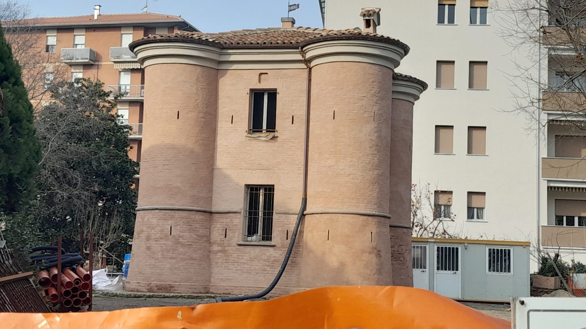 QUASI ULTIMATA LA TORRETTA DAZIARIA DI VIA PISACANE