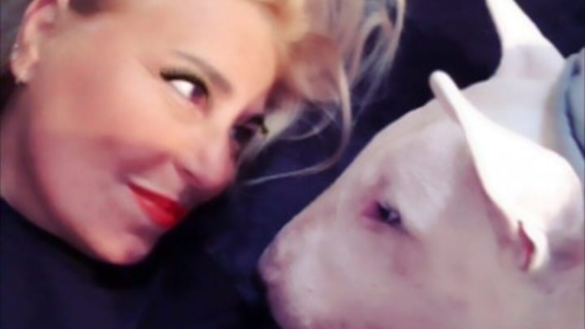 ELISABETTA, UNA VITA A SALVARE CANI IN DIFFICOLTÀ