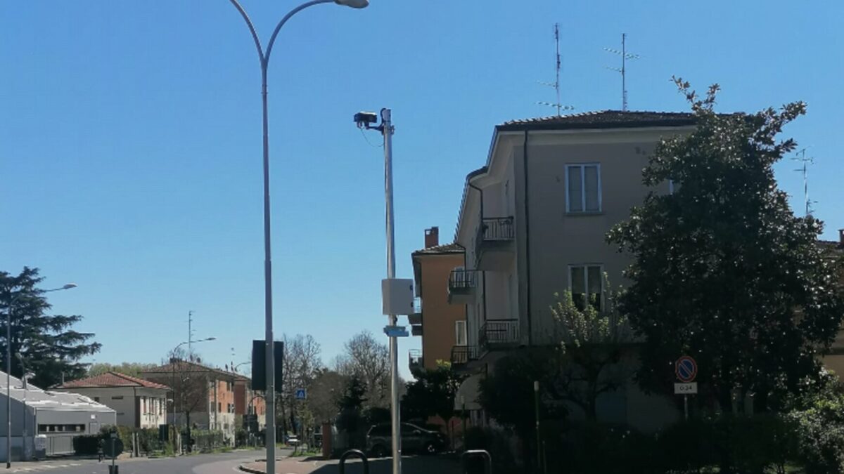 SEMAFORI , MONTATI I NUOVI RADAR DI ULTIMA GENERAZIONE