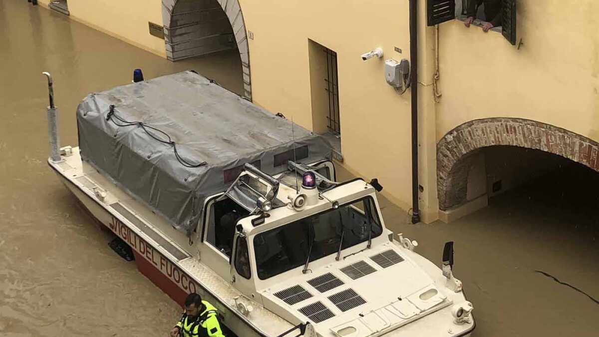 CASTEL BOLOGNESE, ESERCITO DISTRIBUISCE ACQUA POTABILE