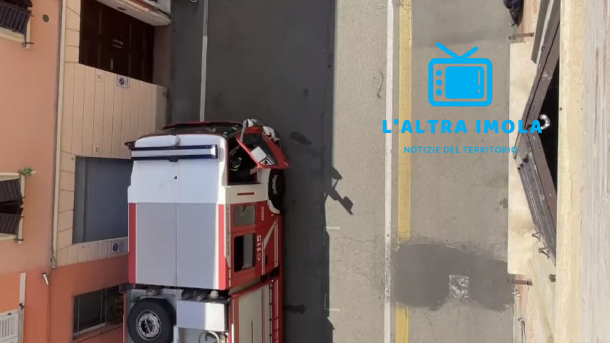 VIA VERDI: ACCOLTELLATA IN CASA, SALVATA SUL BALCONE DAI POMPIERI