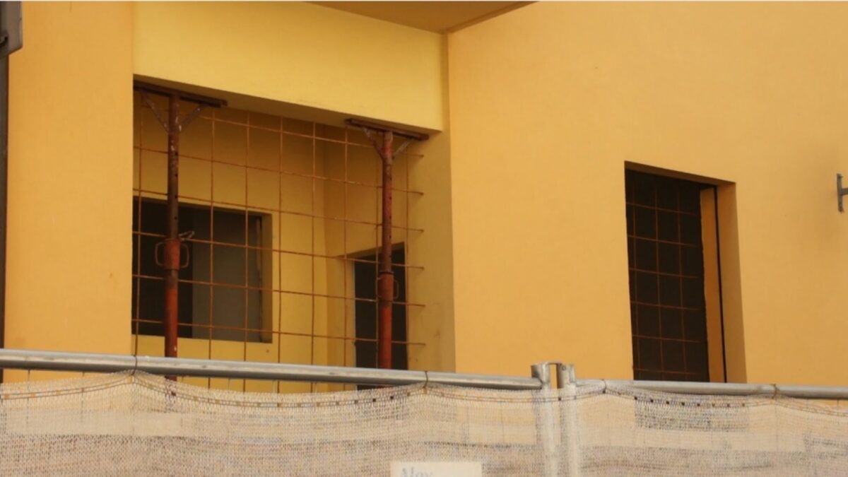 TIMORE OCCUPAZIONI: E NEL CANTIERE  SPUNTANO LE GRATE
