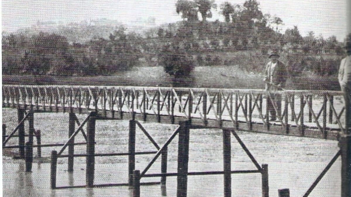 La vecchia passerella in legno sul fiume Santerno