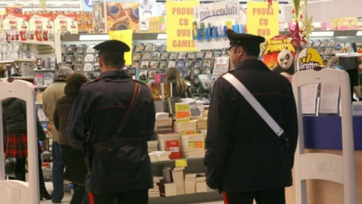 SORPRESO A RUBARE MERCE AL CONAD, ARRESTATO PREGIUDICATO 32ENNE