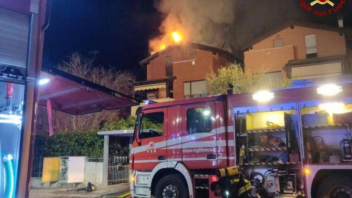 OSTERIA, INCENDIO IN UNA PALAZZINA. 10 SQUADRE DI POMPIERI DA IMOLA E BOLOGNA