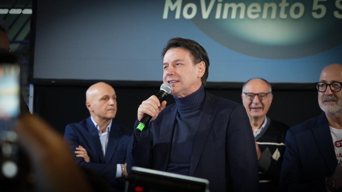 CONTE A FAENZA “DA CHE PARTE STIAMO? DALLA PARTE DI CHI NON HA VOCE”