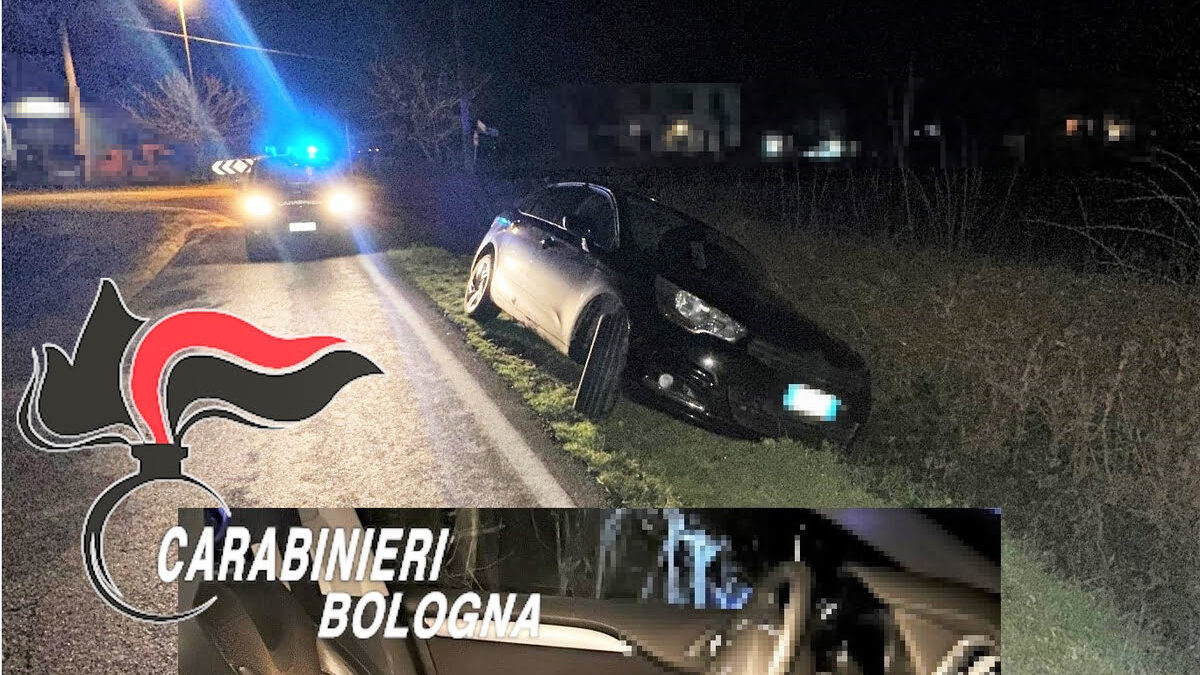 UBRIACO AL VOLANTE, TENTA DI SEMINARE CARABINIERI E FINISCE NEL FOSSO