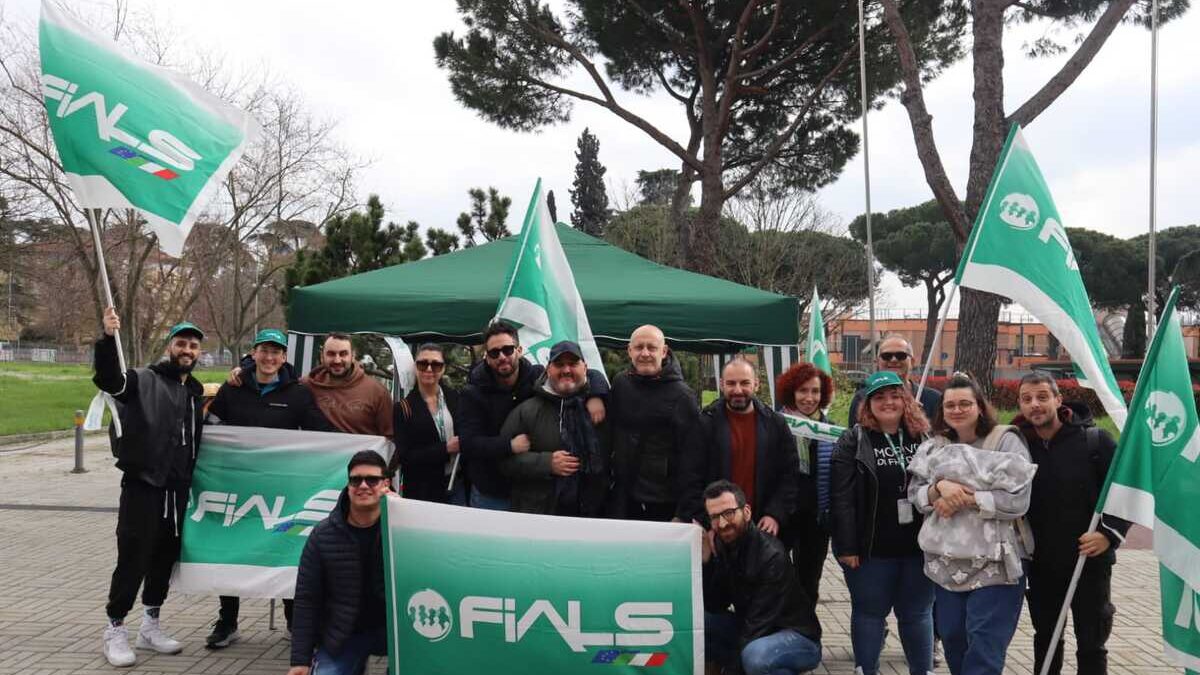 SCIOPERO FIALS, SIT-IN DAVANTI ALL’OSPEDALE “PIÙ PERSONALE”