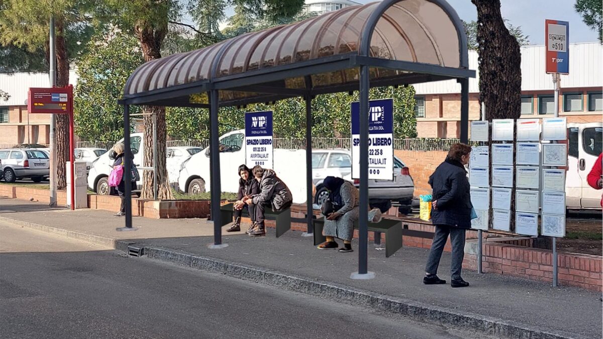 VIA CARDUCCI, ALLA FERMATA DEL BUS ARRIVA LA NUOVA PENSILINA