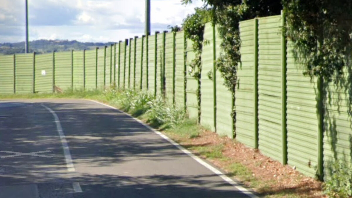 Fratture su 8 dita e 35 giorni di prognosi per il giovane caduto dal muro esterno dell’Autodromo