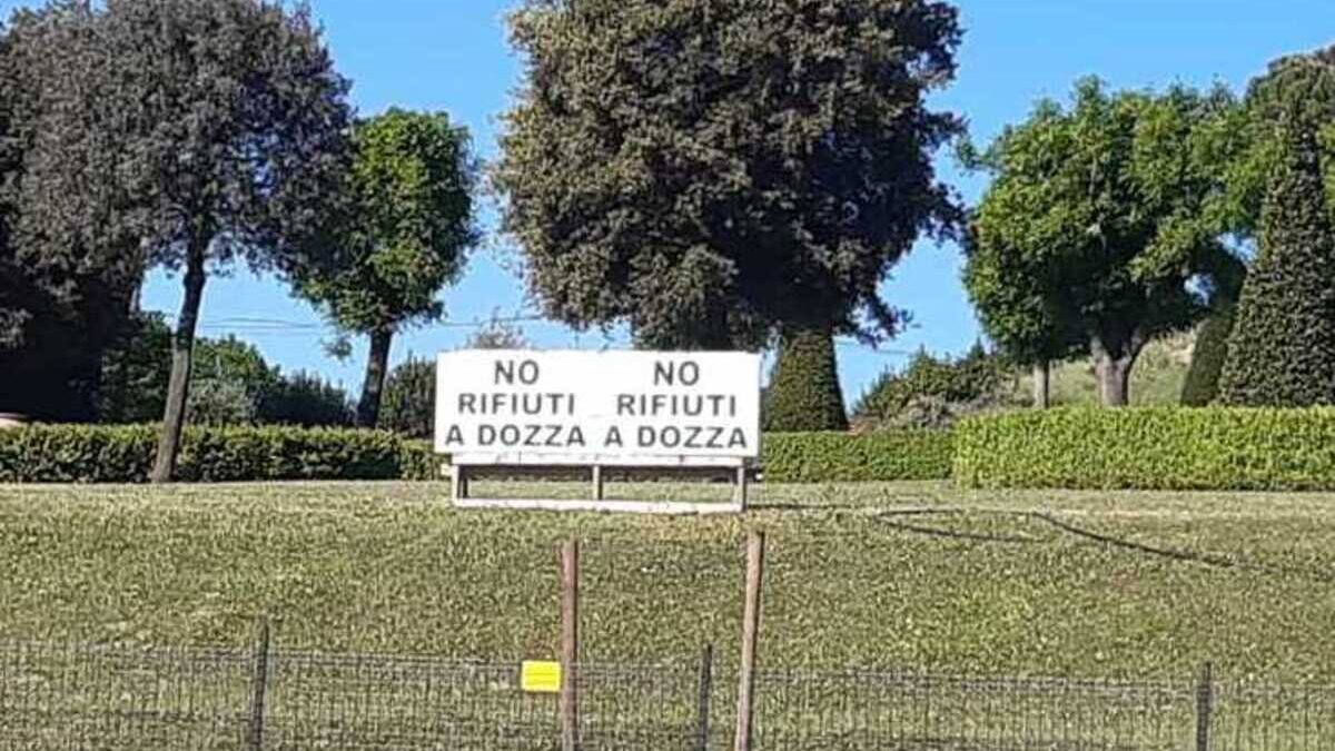 Dozza, il Comitato: “Hanno chiesto a residenti di rimuovere cartelli da proprietà private”