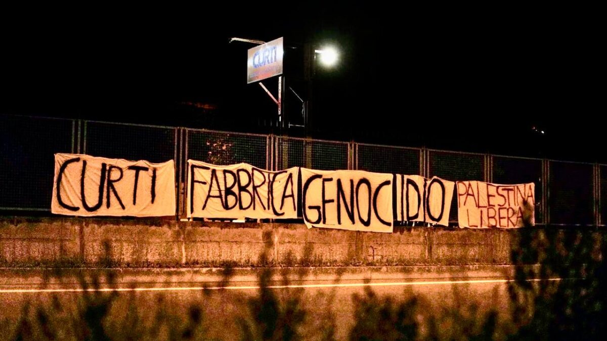 CURTI, nella notte spuntano striscioni di protesta “Palestina Libera”