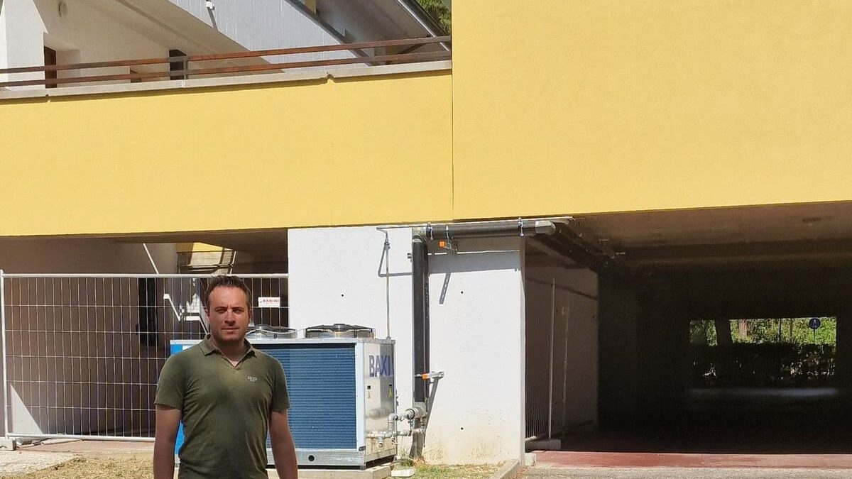 Via Puccini, bivacchi notturni nei tunnel condominiali “Serve più sicurezza per i residenti”