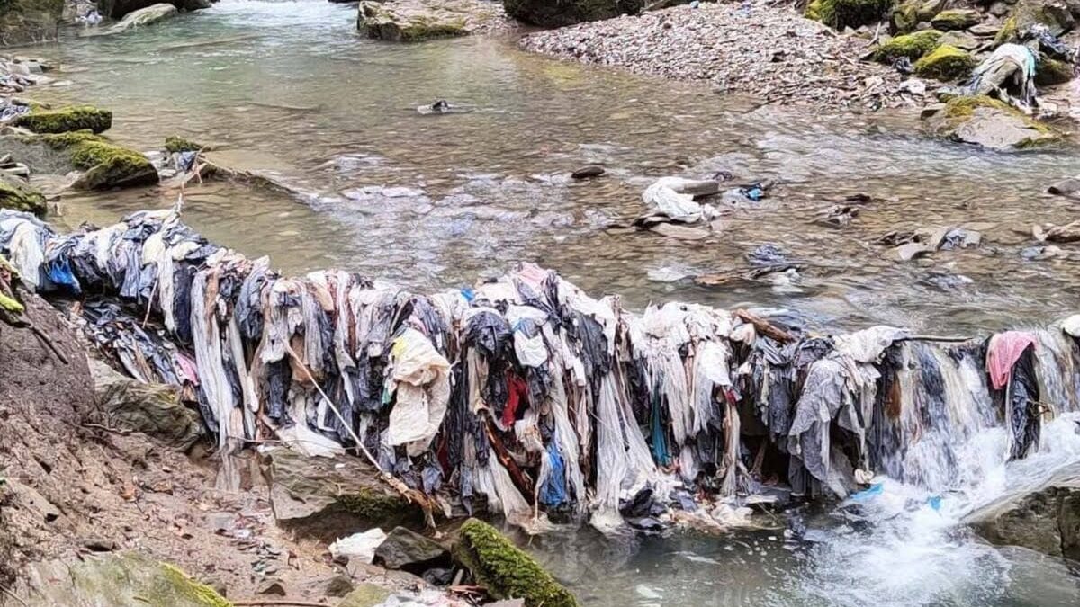 Fiume di plastica