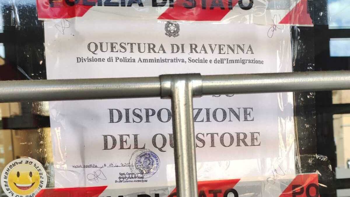 Massa Lombarda, Questore chiude 15 giorni il Bar in Piazza
