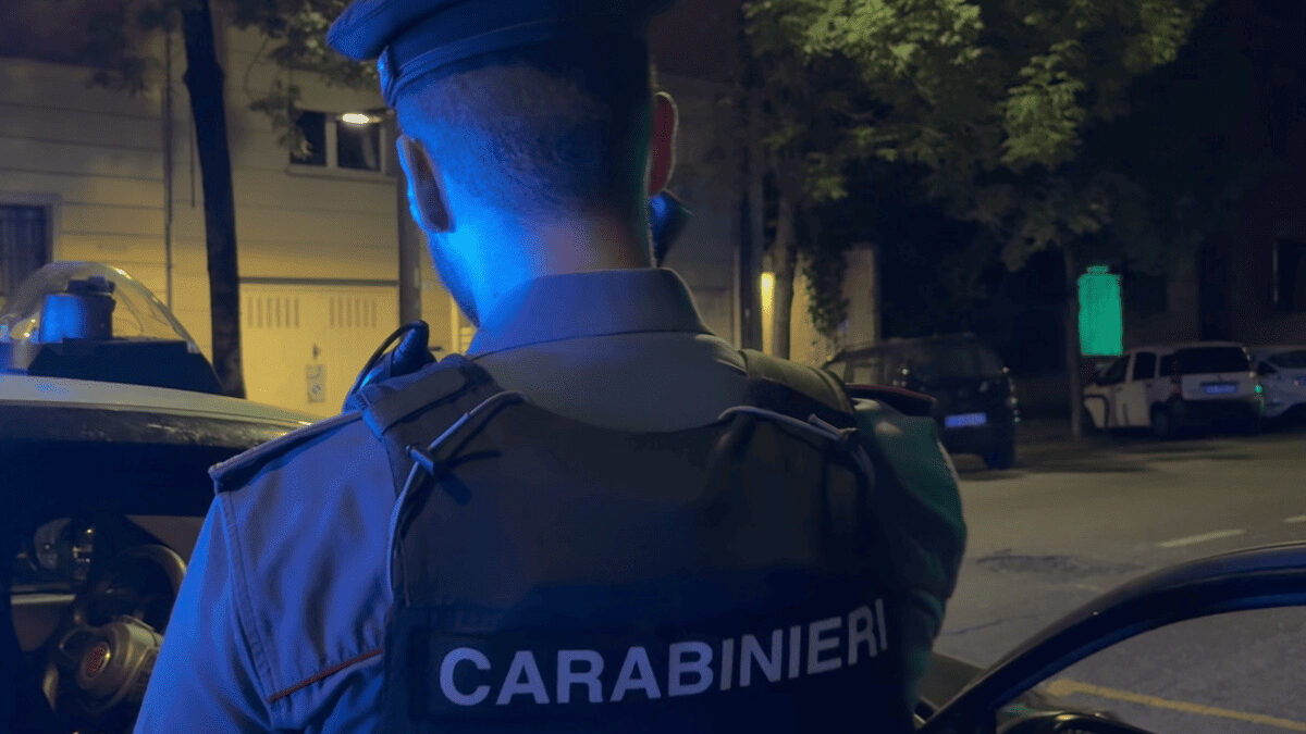 Bologna violenta tra giorno e notte: pugni per un portafogli e una 40enne accerchiata dal branco