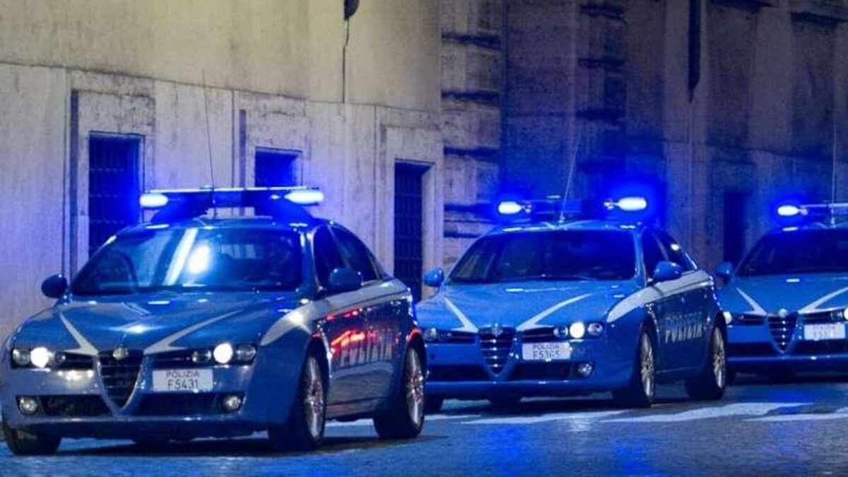 Sequestrato col taser e tenuto in ostaggio per svuotare il conto: due arresti a Bologna