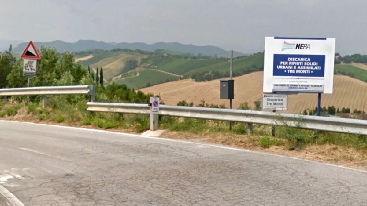 “Camion diretti alla discarica anche di sera: i cittadini chiedono chiarezza”