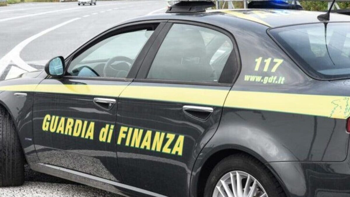 Imola, Finanza scopre evasore “totale” nel settore edile: sequestro per 800 mila Euro